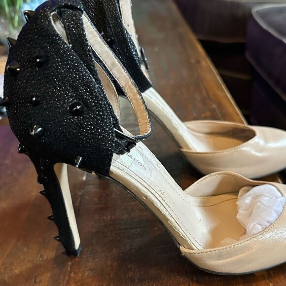 BCBG black and tan spike heel two-tone ankle strap heels size 7 - Picture 8 of 8